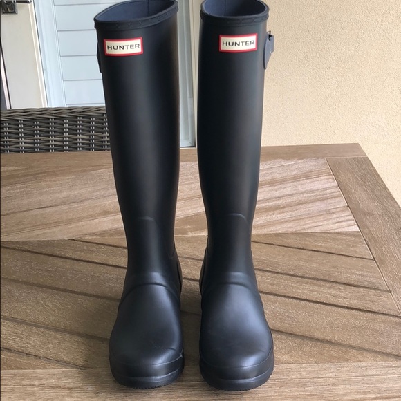 (Sold) Hunter Original Tall Rain Boots in Two-Tone - Picture 3 of 8